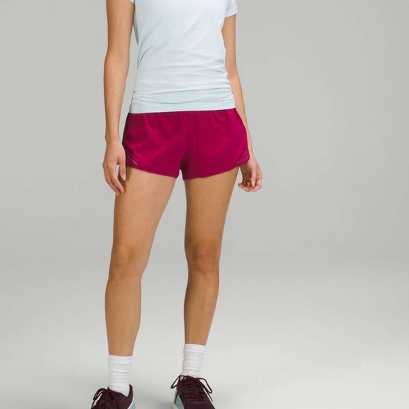 Lululemon Hotty Hot High-Rise Lined Short 2.5"
Pomegranate - Picture 1 of 9